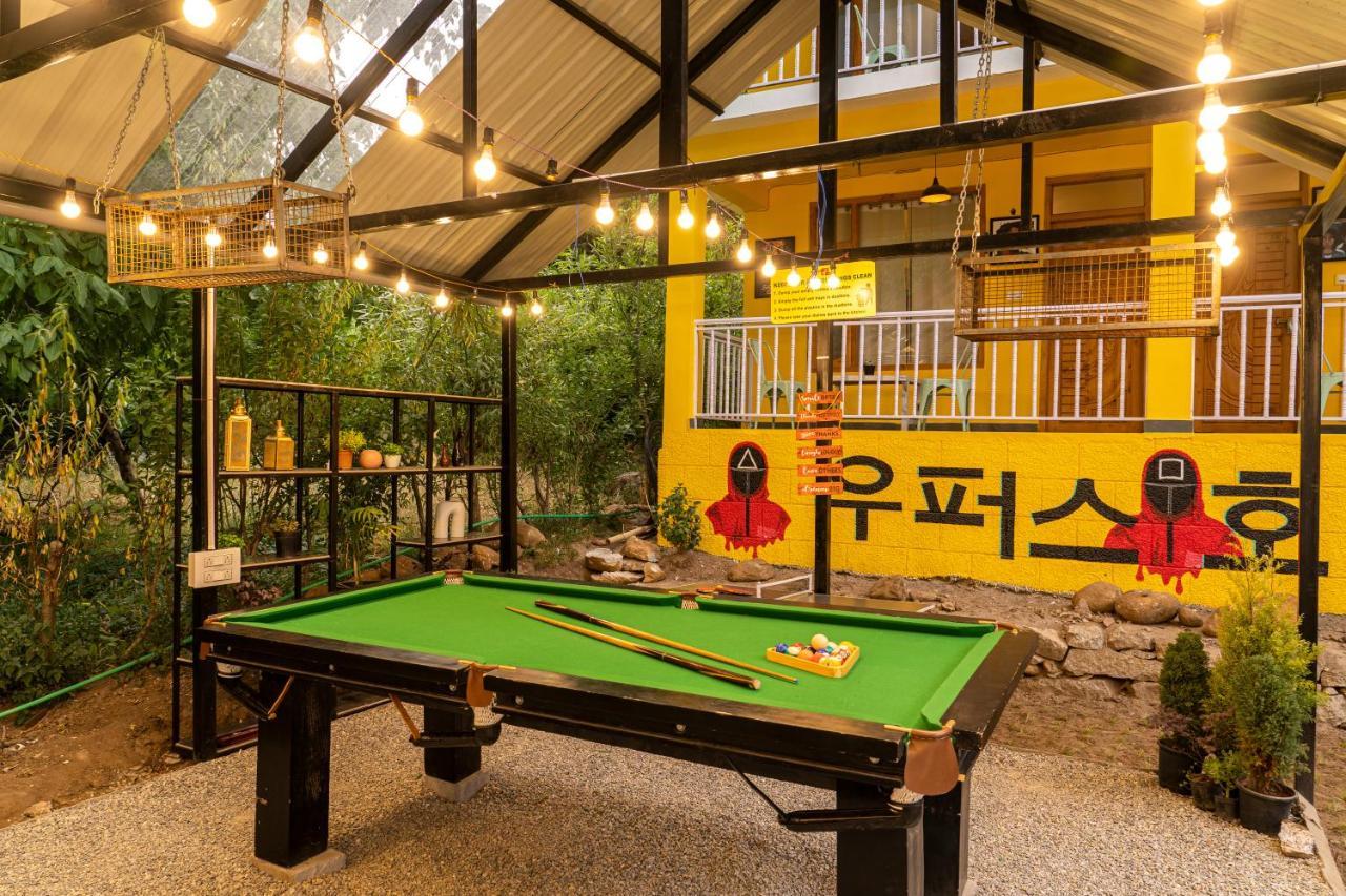 Whoopers Hostel Manali Esterno foto